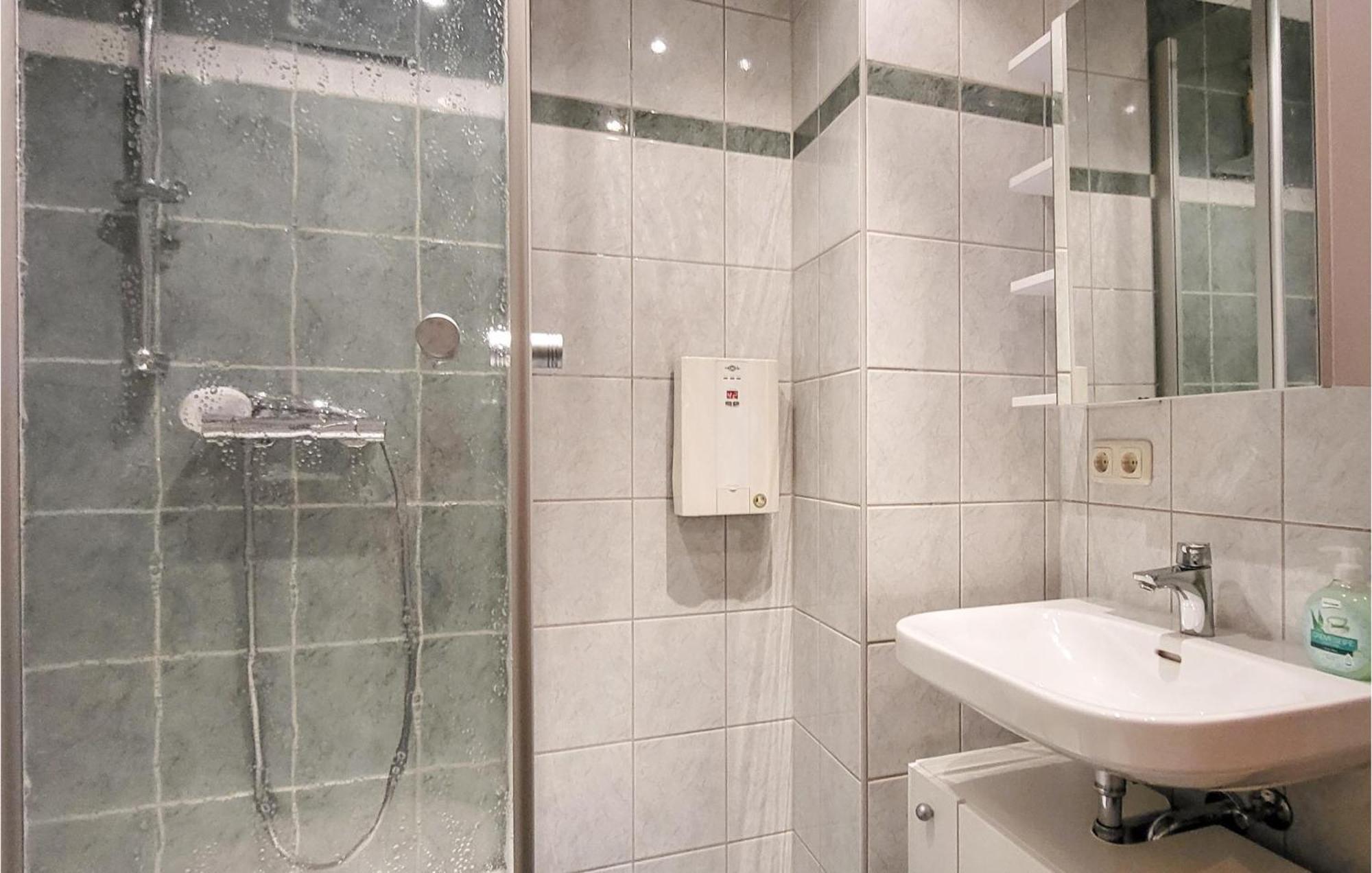 2 Bedroom Nice Apartment In Friedrichroda Esterno foto